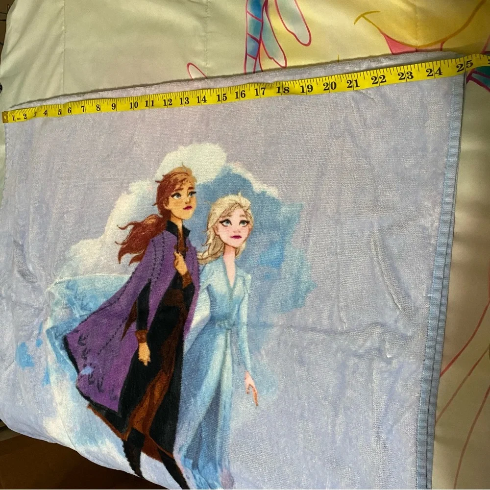 disney frozen 2 towel NWOT